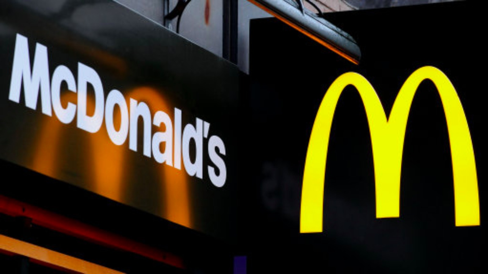 McDonald’s UK has just struck a deal with Samsung to provide Galaxy tablets to the hungry kids waiting for their Happy Meals.